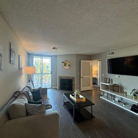 Incredible Two Bedroom Hollywood Apartments Free Parking ลอสแอนเจลิส ภายนอก รูปภาพ