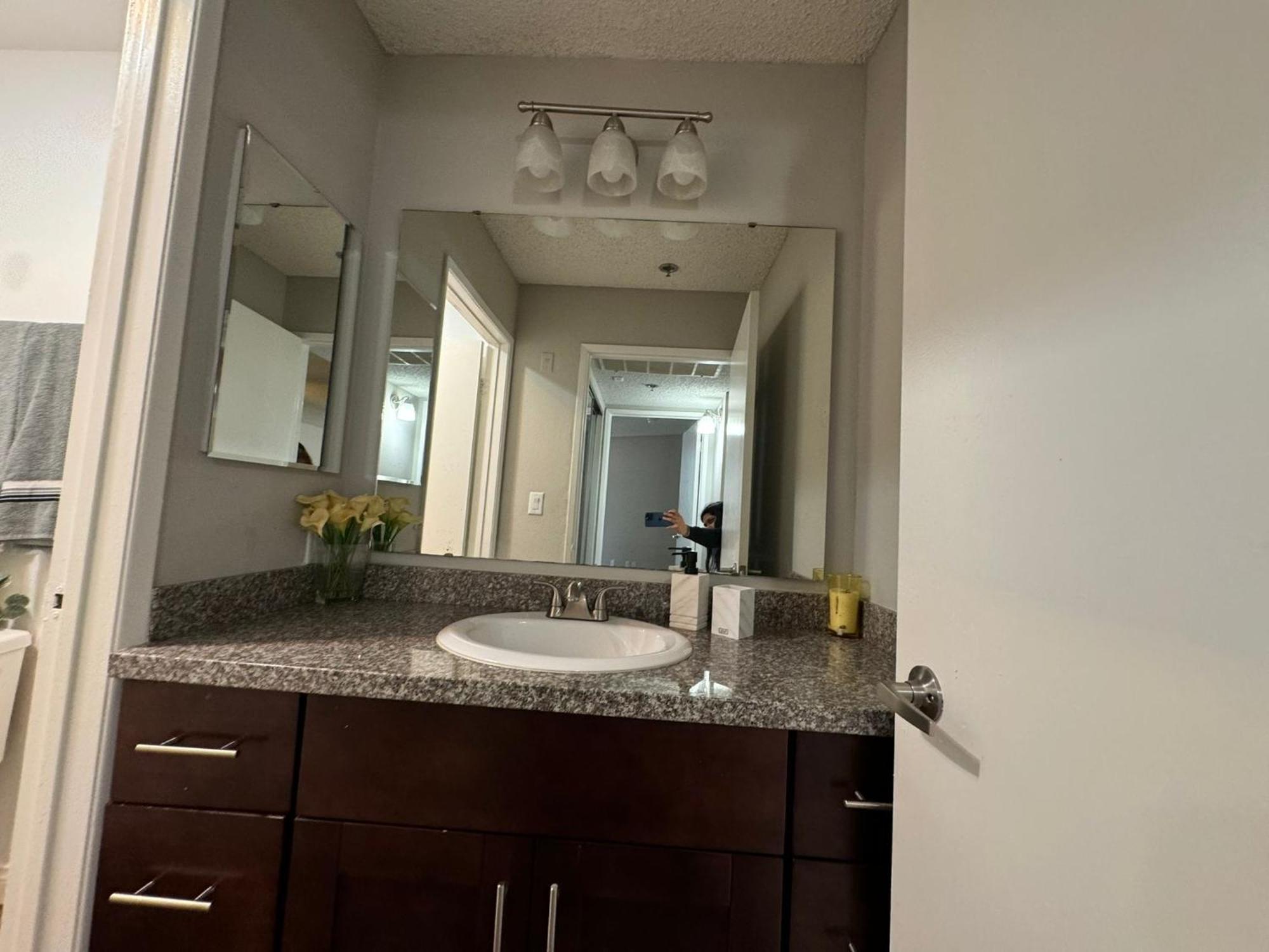 Incredible Two Bedroom Hollywood Apartments Free Parking ลอสแอนเจลิส ภายนอก รูปภาพ