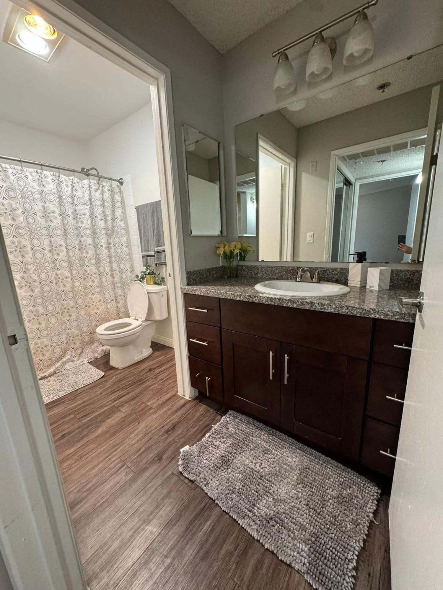 Incredible Two Bedroom Hollywood Apartments Free Parking ลอสแอนเจลิส ภายนอก รูปภาพ