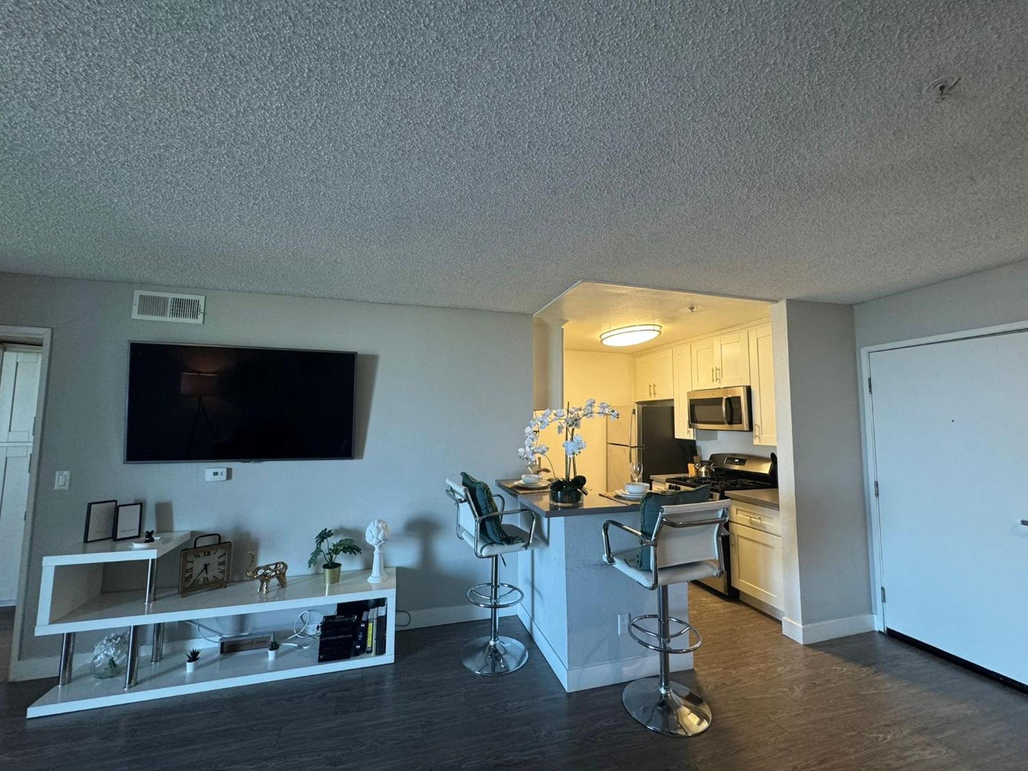 Incredible Two Bedroom Hollywood Apartments Free Parking ลอสแอนเจลิส ภายนอก รูปภาพ