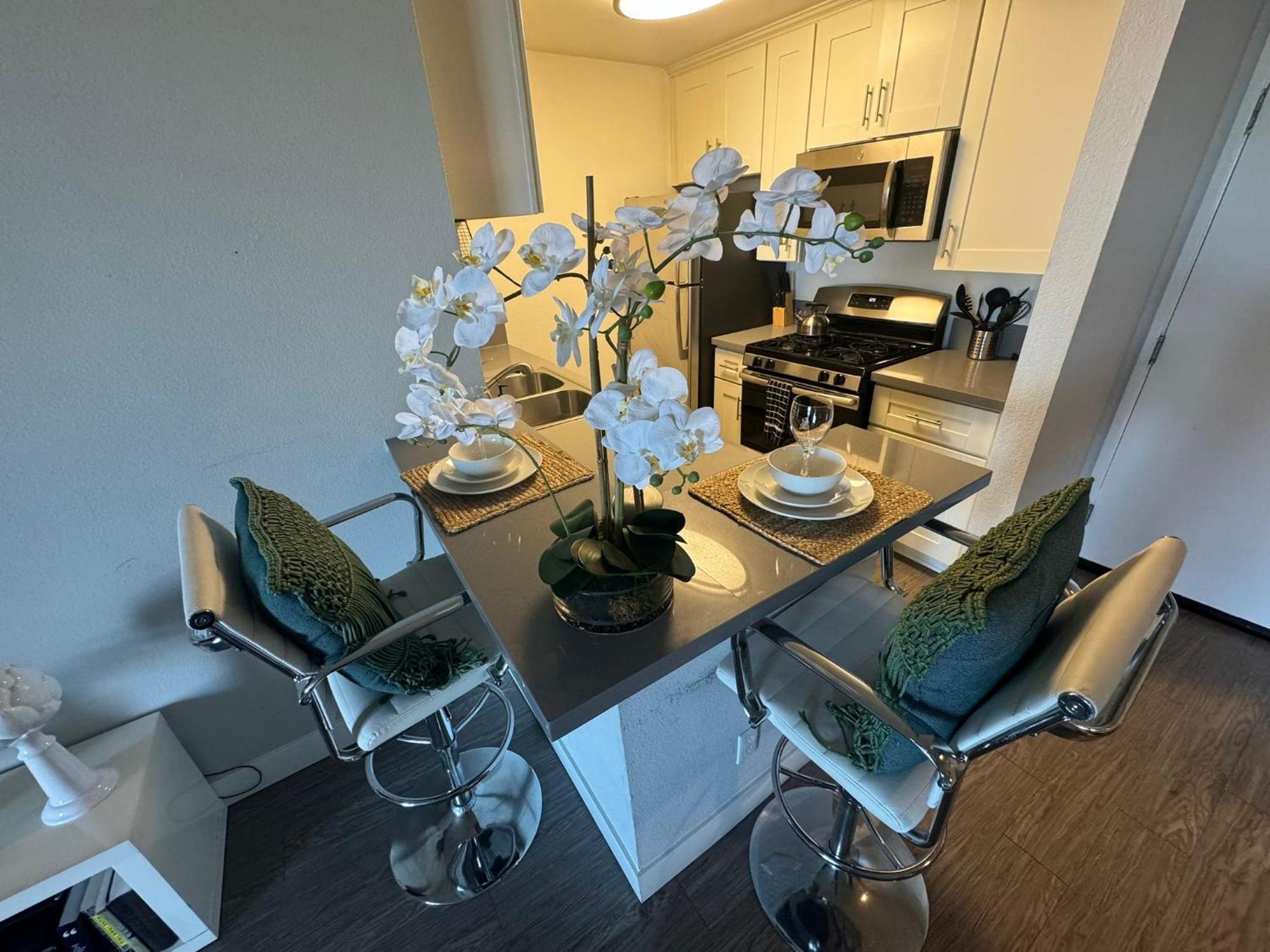 Incredible Two Bedroom Hollywood Apartments Free Parking ลอสแอนเจลิส ภายนอก รูปภาพ