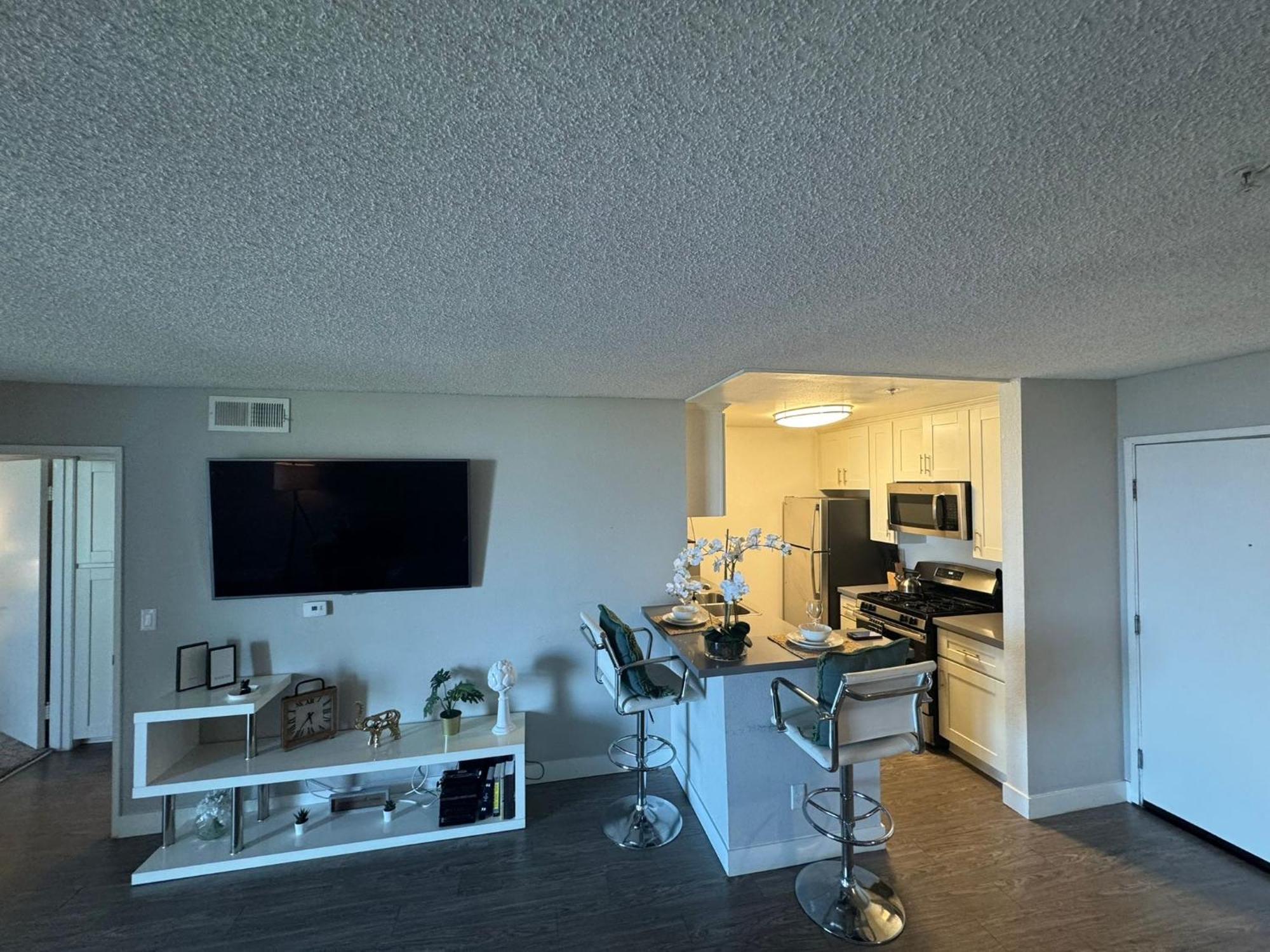 Incredible Two Bedroom Hollywood Apartments Free Parking ลอสแอนเจลิส ภายนอก รูปภาพ