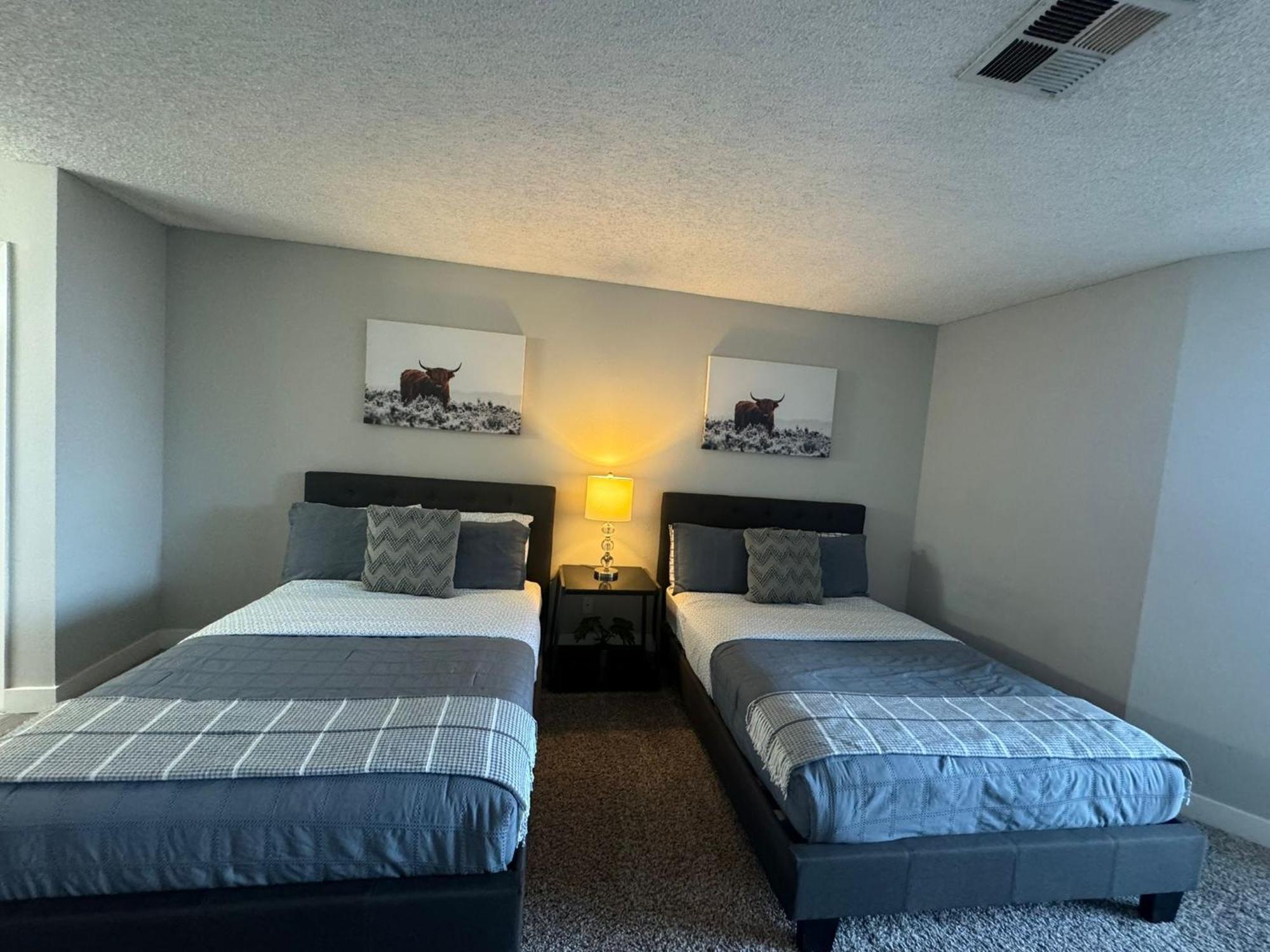 Incredible Two Bedroom Hollywood Apartments Free Parking ลอสแอนเจลิส ภายนอก รูปภาพ