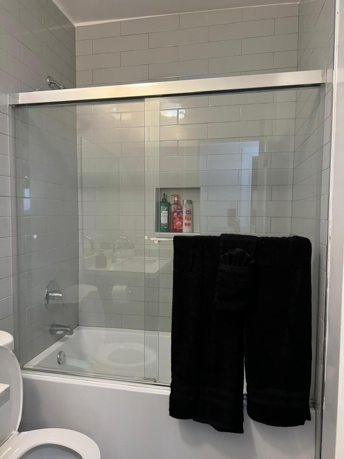 Incredible Two Bedroom Hollywood Apartments Free Parking ลอสแอนเจลิส ภายนอก รูปภาพ